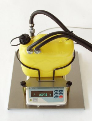 Precision balance for 5 l fuel container