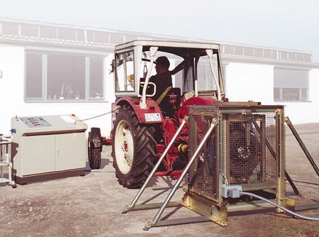 Tractor at MPL 500 engine test bed (engine dynamometer)